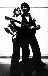 Сэр Пол Маккартни с супругой и складной гитарой Филда