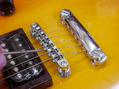 Настройка мензуры на гибсоновском фиксированном бридж Tune-o-Matic (Fixed bridge Gibson Style)