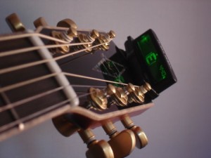 lanet Waves New Headstock Tuner на акустической гитаре