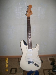 Squier Affinity Stratocaster. Front Squier Affinity Stratocaster. Front